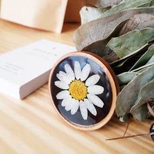 Broche fleurie en bois - Marguerite - Broche fleurs séchées