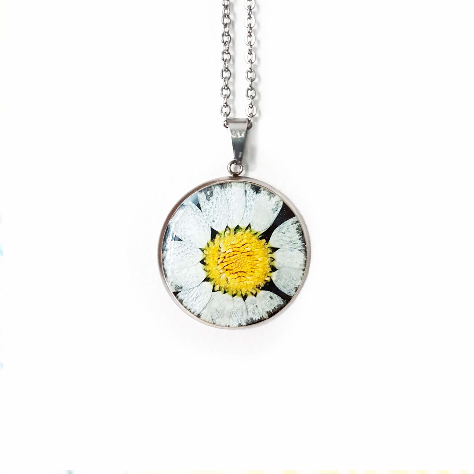 Collier fraise marguerite chaîne dorée - Bijou fruité tendance | Paris