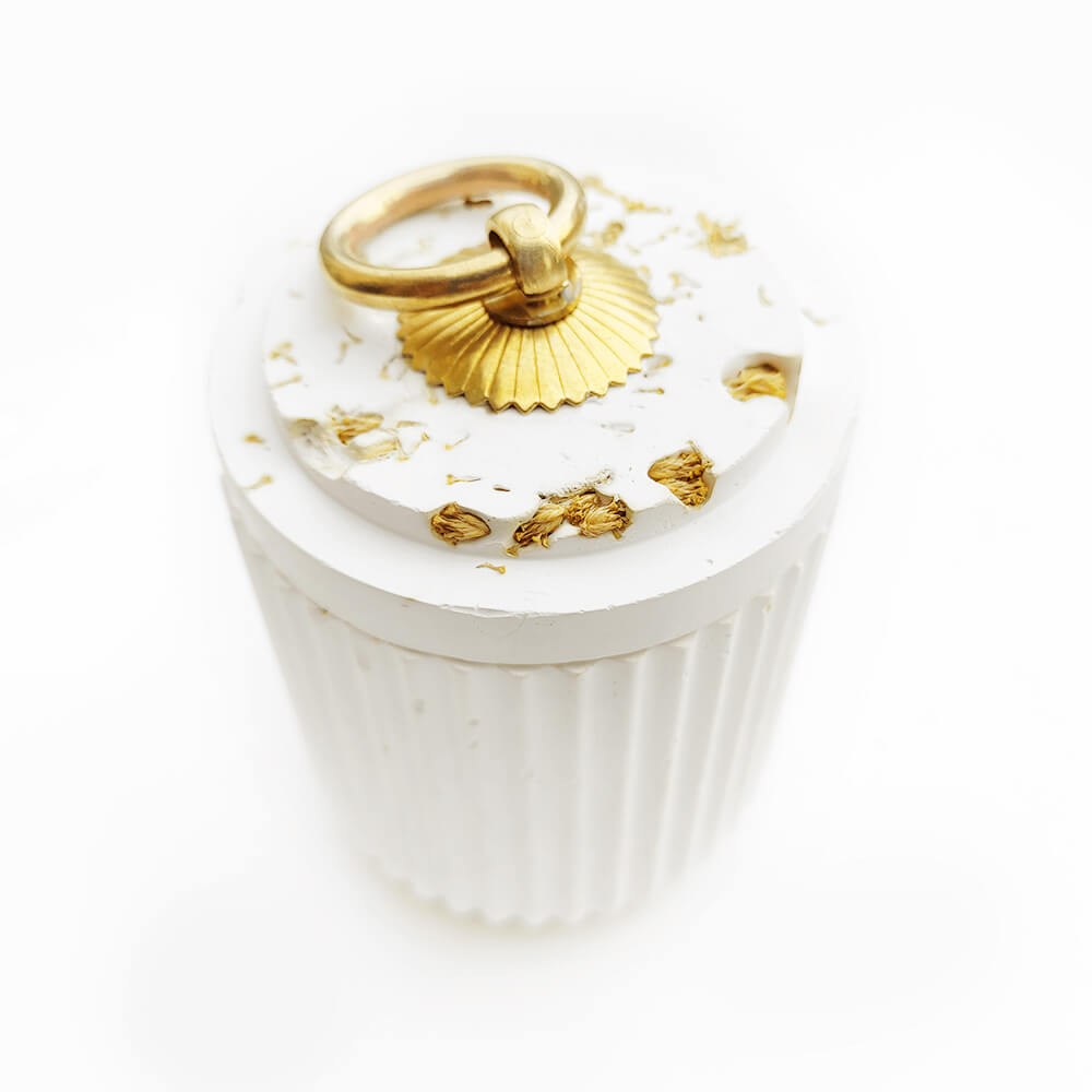 Bougie pot de roche et couvercle Achillée - Bougie fleurie